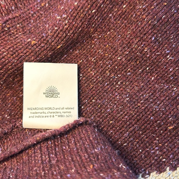 Harry Potter - “C” Weasley knitted sweater, Adult Medium in Burgundy color - Picture 5 of 6